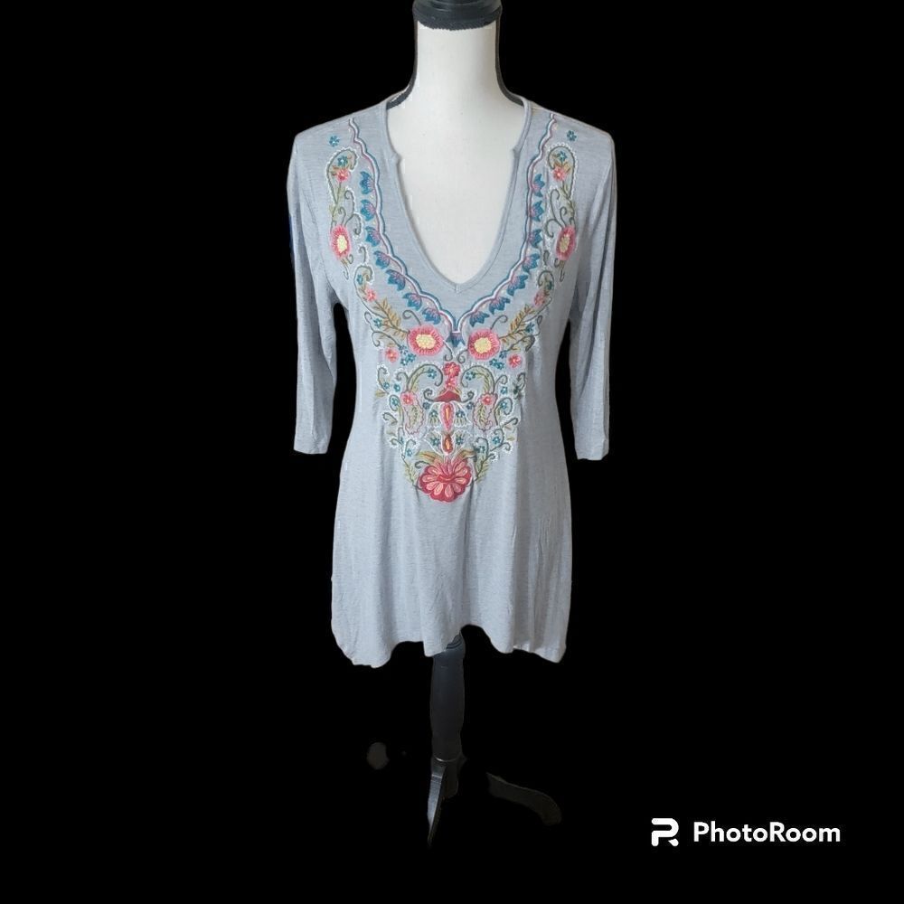 Soft Surroundings Embroidered Floral Deep V-Neck Asymmetrical. Size M. - Picture 3 of 10